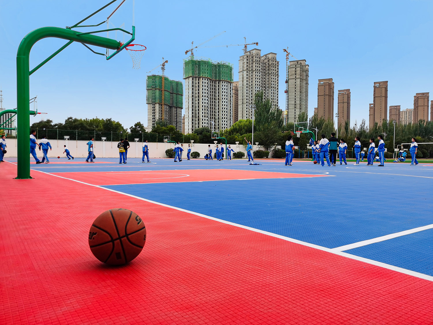 sport tile technology Basketball court tiles for a durable and low-maintenance sports surface